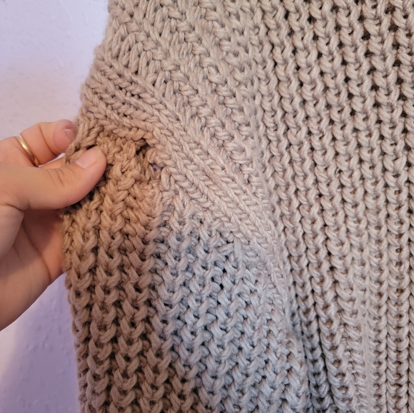 H&M Sweater - Picture 2 of 4